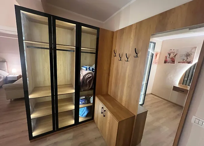 Modern - Piazza Place, ドゥラス