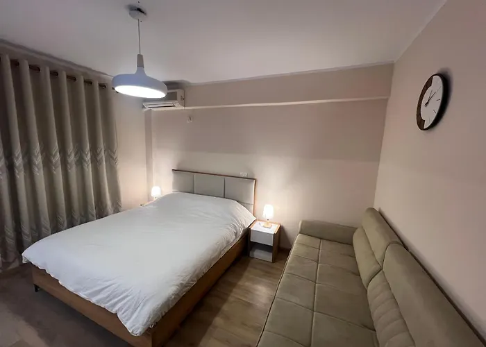 Modern - Piazza Place, ドゥラス