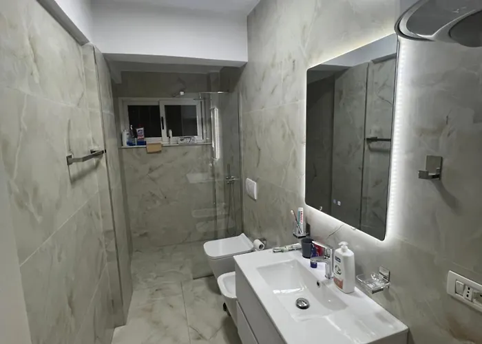 Modern Piazza Place Apartment