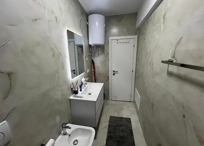 Modern - Piazza Place, Apartment *